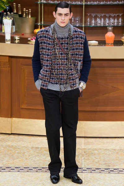 Look 60